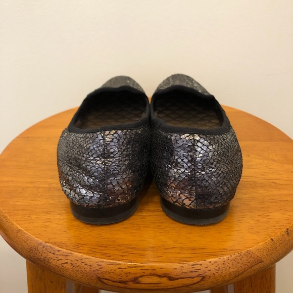 BCBG Maxazria pewter leather flats, US 6 - Picture 5 of 5